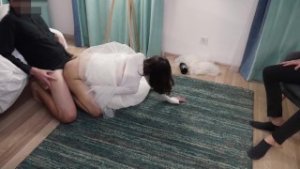 Creampie no pau do corno. Camisinha estourou após cerimônia de casamento.